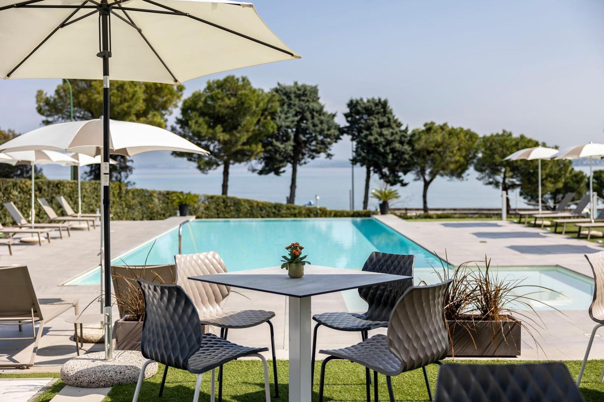 Vision Hotel Peschiera del Garda Esterno foto
